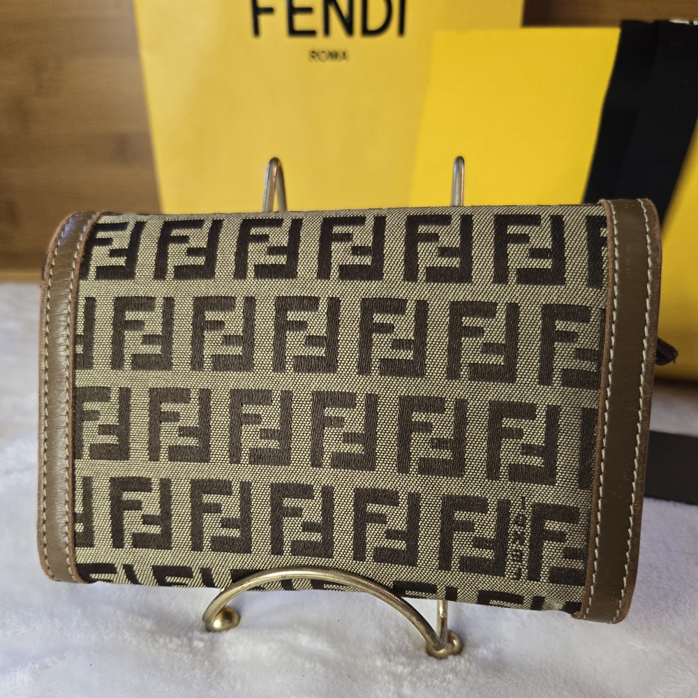 All Inclusive Fendi Brown Wallet with Iconic Monogram Pattern - Picture 2 of 14